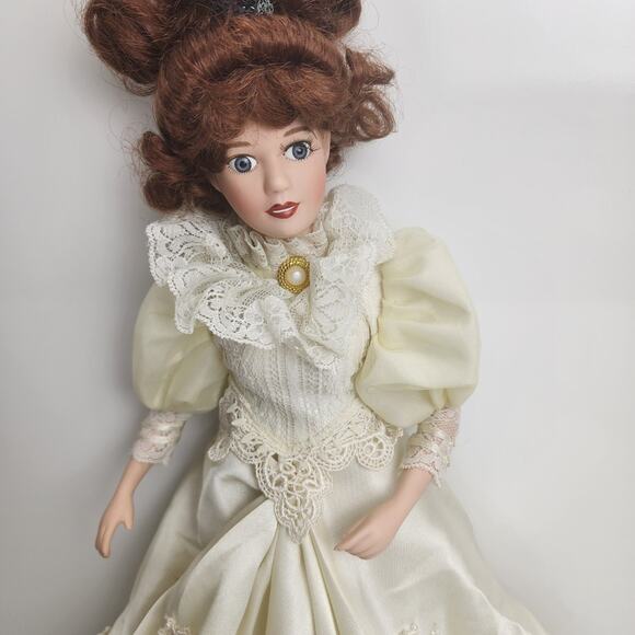 Royalton Collection 1998 Porcelain Bride Doll "Elizabeth" Red Hair 18" w/ Stand - Picture 2 of 13